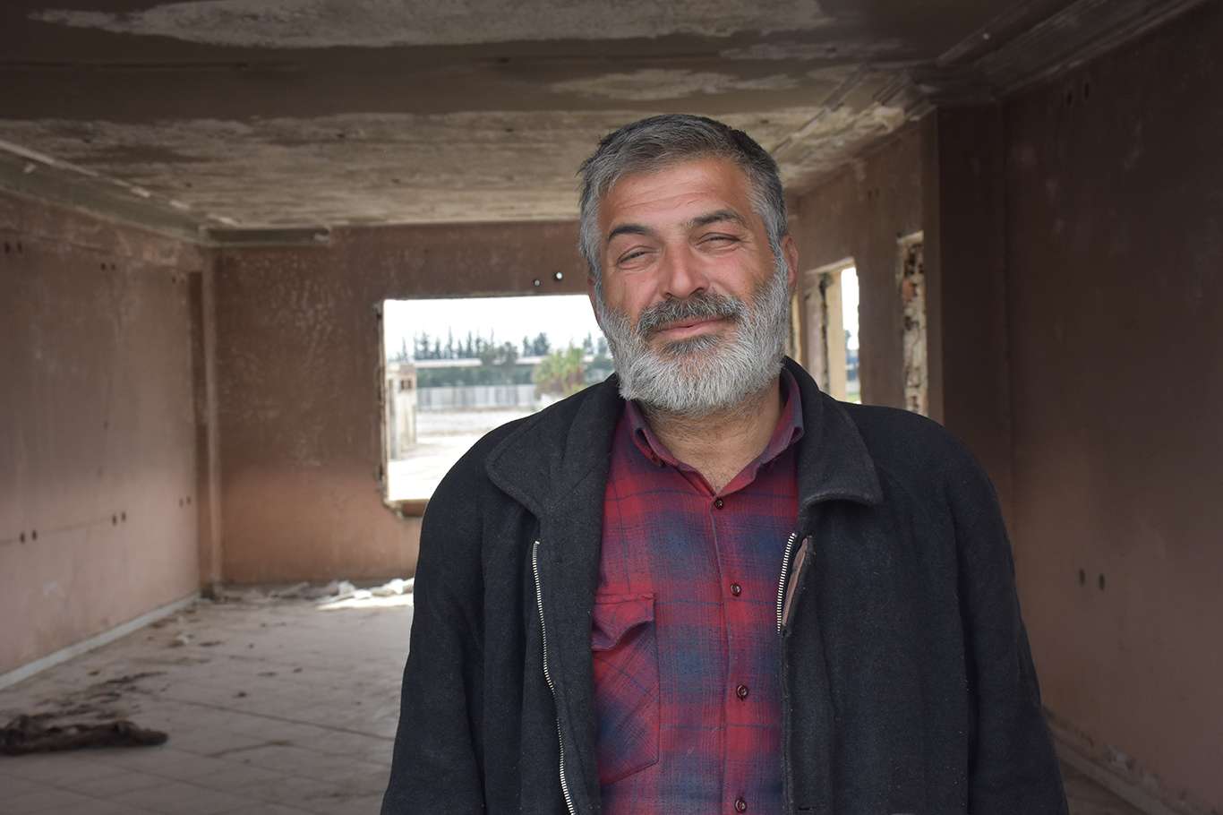 Adana'da 47 yaşındaki adam beş aydır metruk binada yaşıyor Adana'da 47 yaşındaki adam beş aydır metruk binada yaşıyor